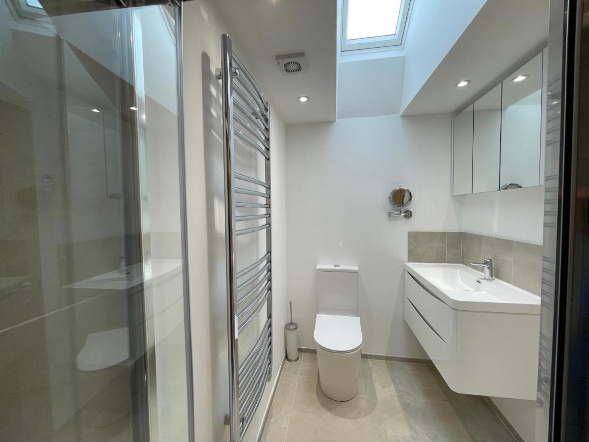 Whitley Old Garage Apartment Ngoại thất bức ảnh
