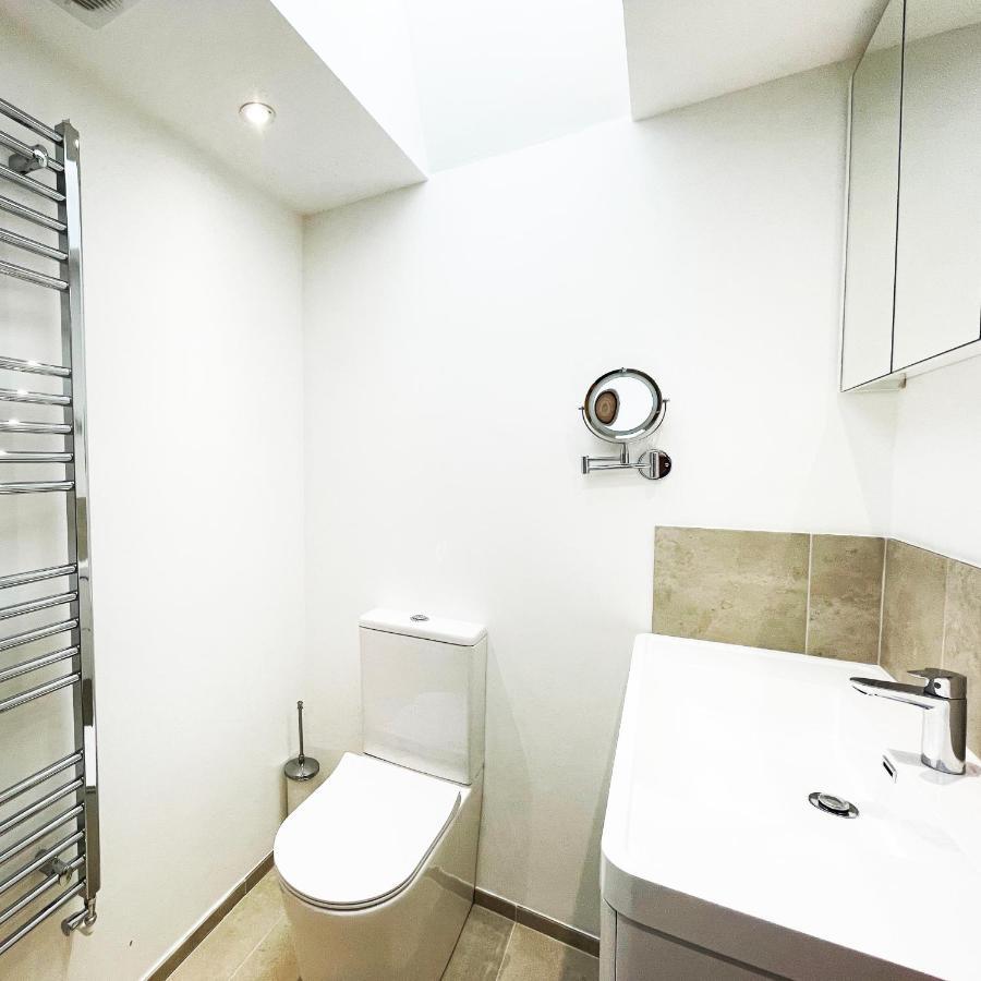 Whitley Old Garage Apartment Ngoại thất bức ảnh