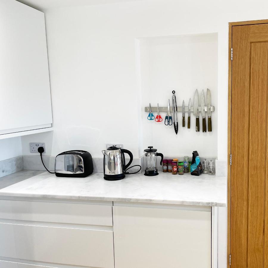 Whitley Old Garage Apartment Ngoại thất bức ảnh