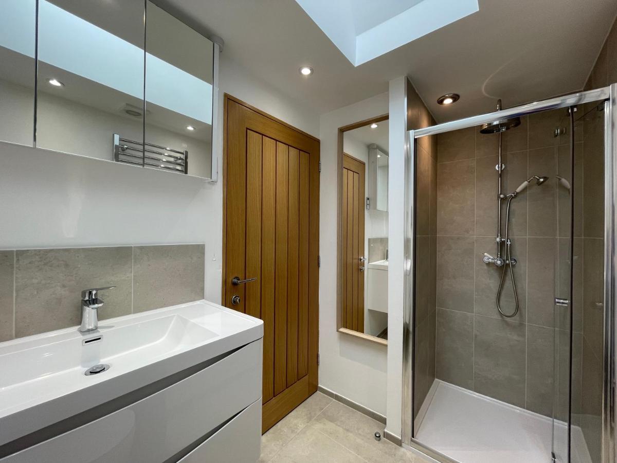 Whitley Old Garage Apartment Ngoại thất bức ảnh
